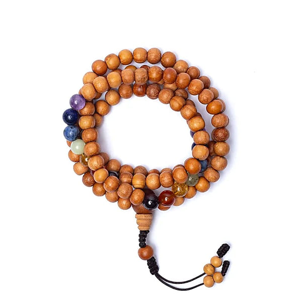 Mala Chakra Kadamholz – Detailansicht Edelsteine und Holzperlen