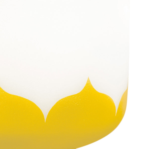 Sela Kristallklangschale Lotus Gelb, E 432Hz Solarplexuschakra Nahansicht