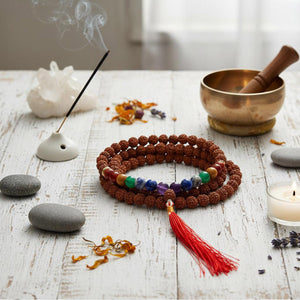 Mala Chakra Rudraksha – Die Kraft der 108 Perlen und 7 Chakra-Edelsteine